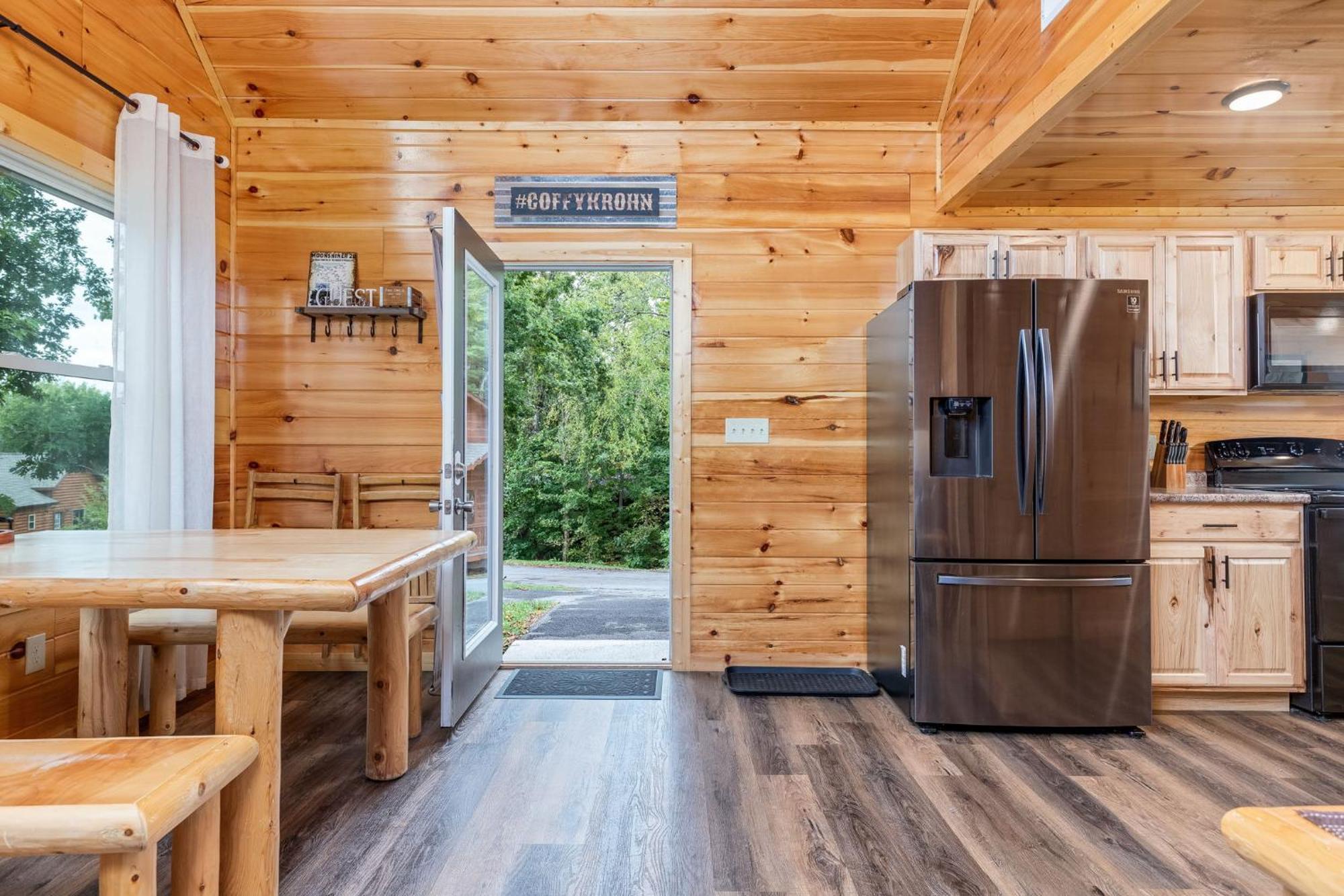 Fully Loaded Cabin In Heart Of Pigeon Forge Exterior photo