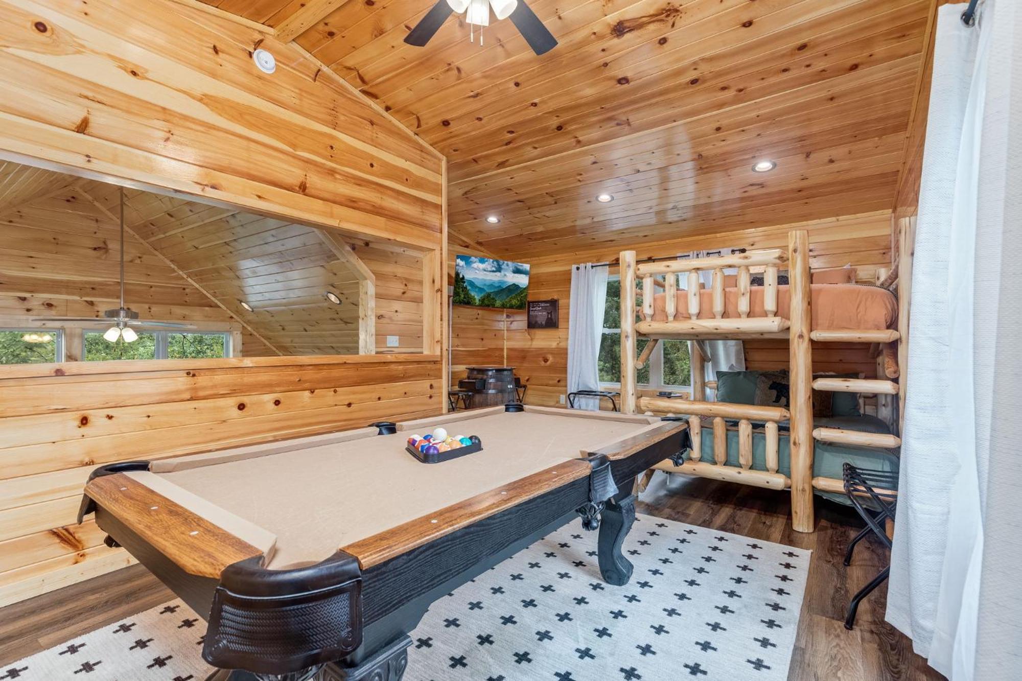 Fully Loaded Cabin In Heart Of Pigeon Forge Exterior photo