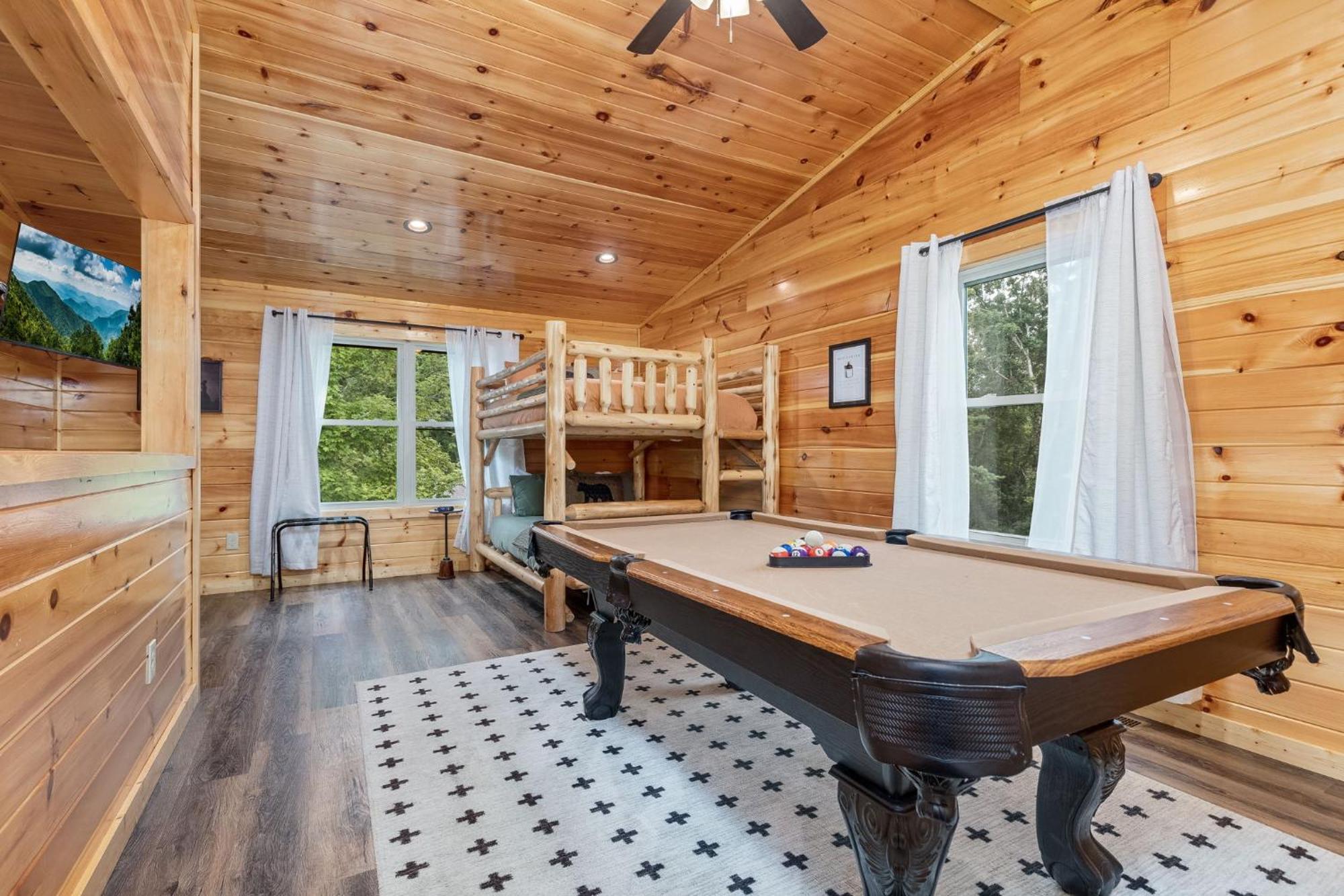 Fully Loaded Cabin In Heart Of Pigeon Forge Exterior photo